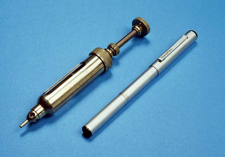 Novo-sprøyten fra 1925 og den første NovoPen® fra 1985.